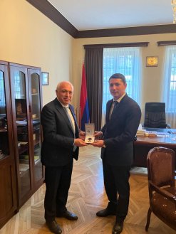 Председатель Следственного комитета РА встретился в Тбилиси с руководителем Следственной службы Министерства финансов Грузии